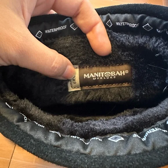 New w/o tags (never worn) waterproof faux fur Indigenous/Native winter boots. - Picture 4 of 13